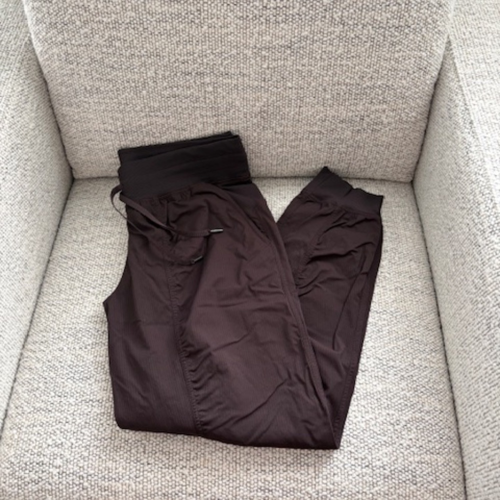 NWOT Dance Studio Mid-Rise Jogger - Sequoia